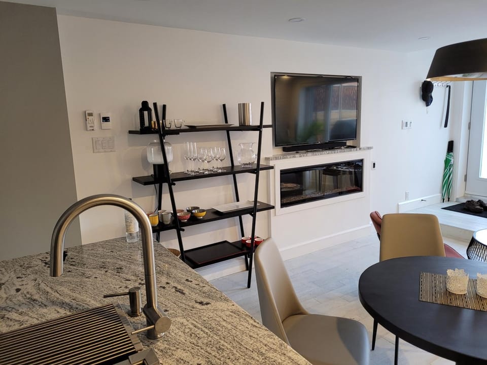 TV and multimedia, Kitchen or kitchenette, Dining area