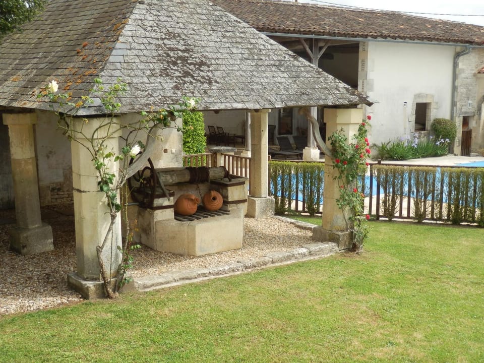 Le Petit Souhait & Le Verger House in Nouvelle-Aquitaine