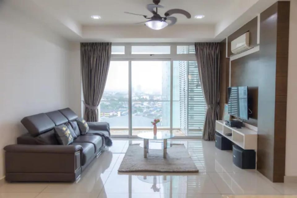 TV and multimedia, Living room, Seating area, Evening entertainment, fireplace, air conditioner