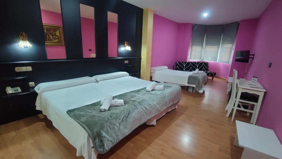 Bed, Photo of the whole room, Seating area, Bedroom, towels