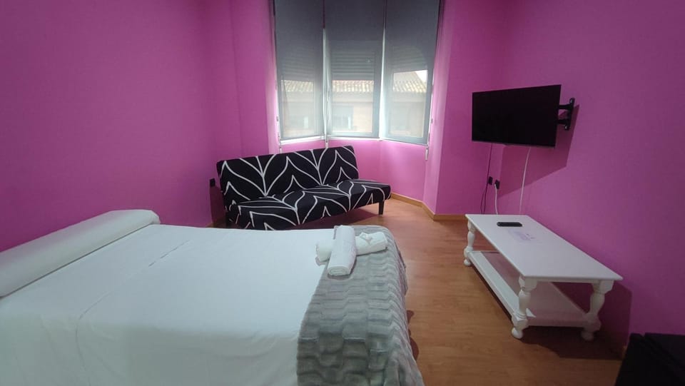 Bed, TV and multimedia, Seating area, Bedroom