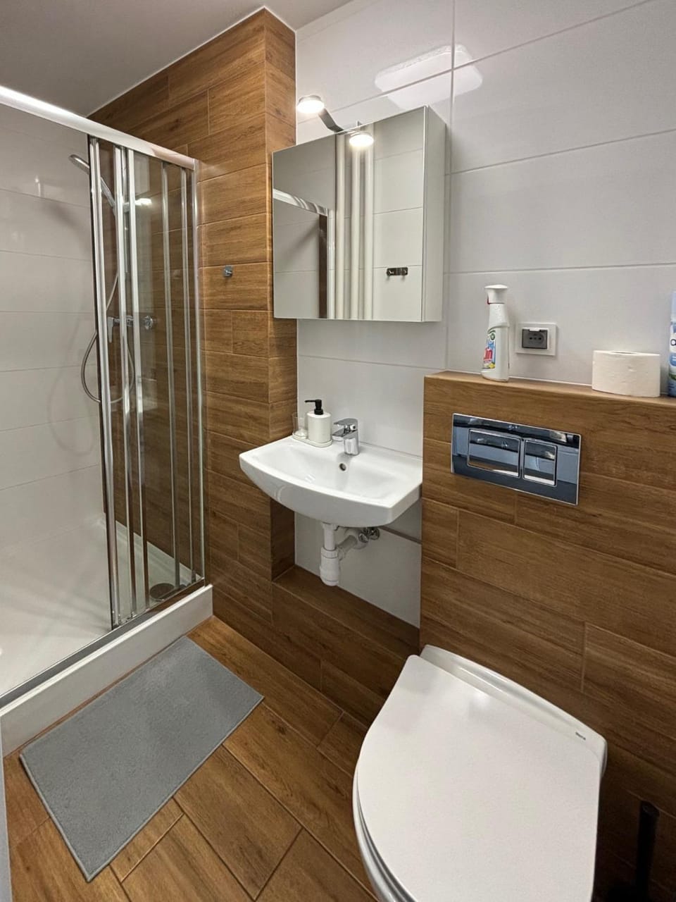 Shower, Toilet, Bathroom