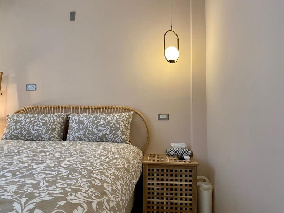 Photo of the whole room, Bedroom