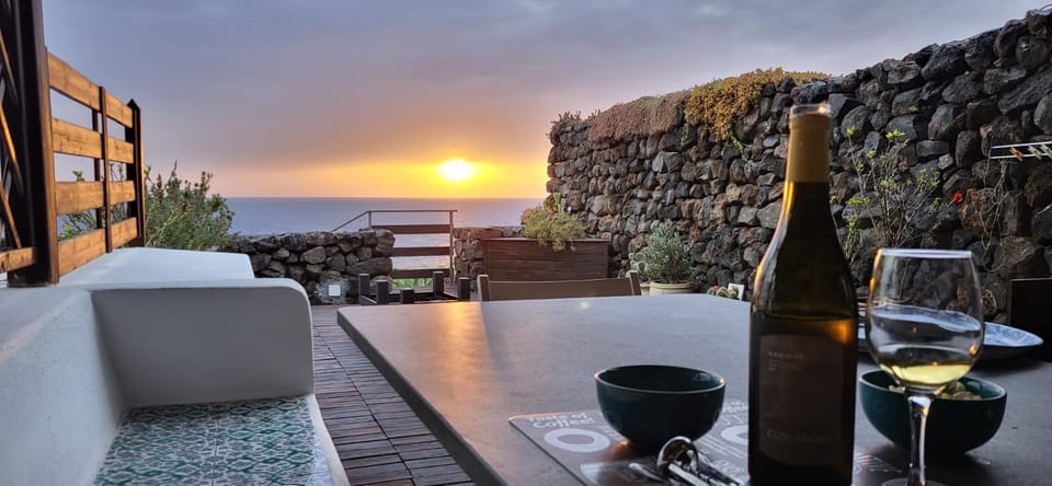 Patio, View (from property/room), Balcony/Terrace, Dining area, Sunset