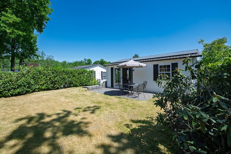 Property building, Spring, Day, Natural landscape, Garden, Garden view