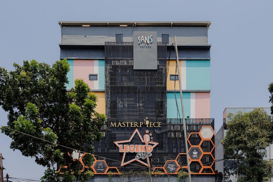 Facade/entrance