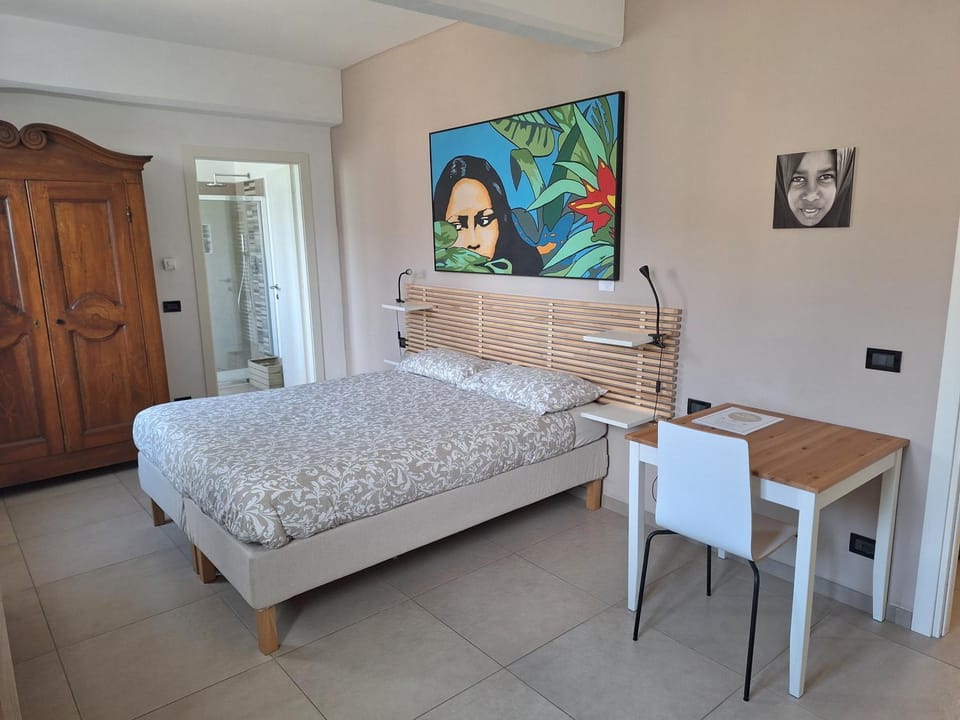 Bed, Photo of the whole room, Bedroom