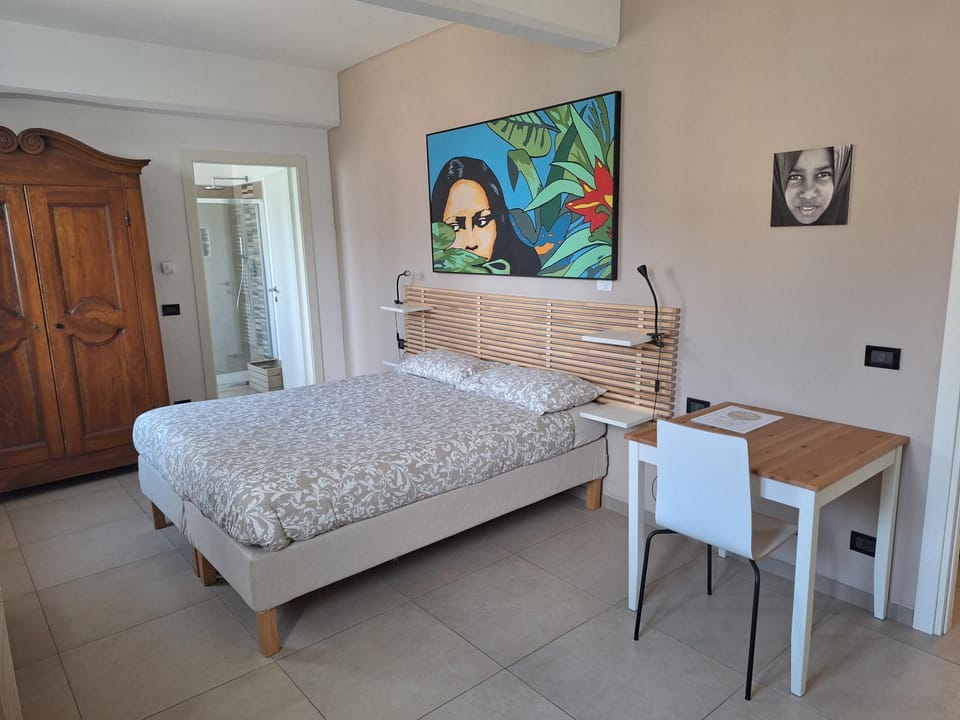 Bed, Photo of the whole room, Bedroom