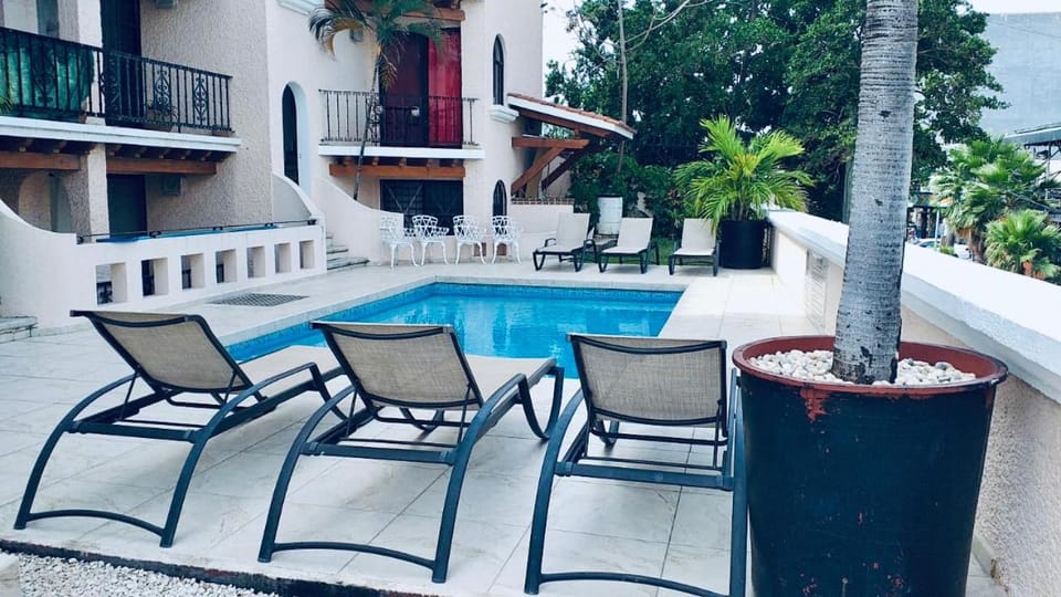Swimming pool