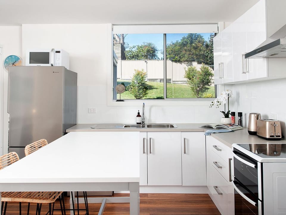 Coffee/tea facilities, oven, stove, toaster, kitchen
