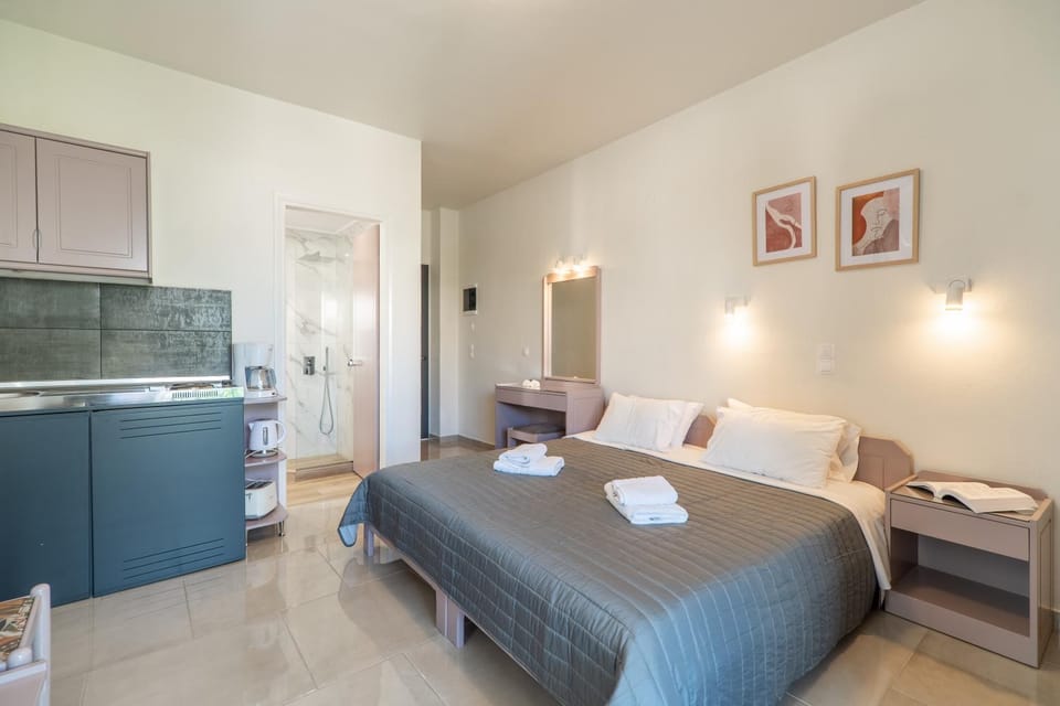 Bed, Kitchen or kitchenette, Photo of the whole room, Bedroom, minibar, oven, stove, towels