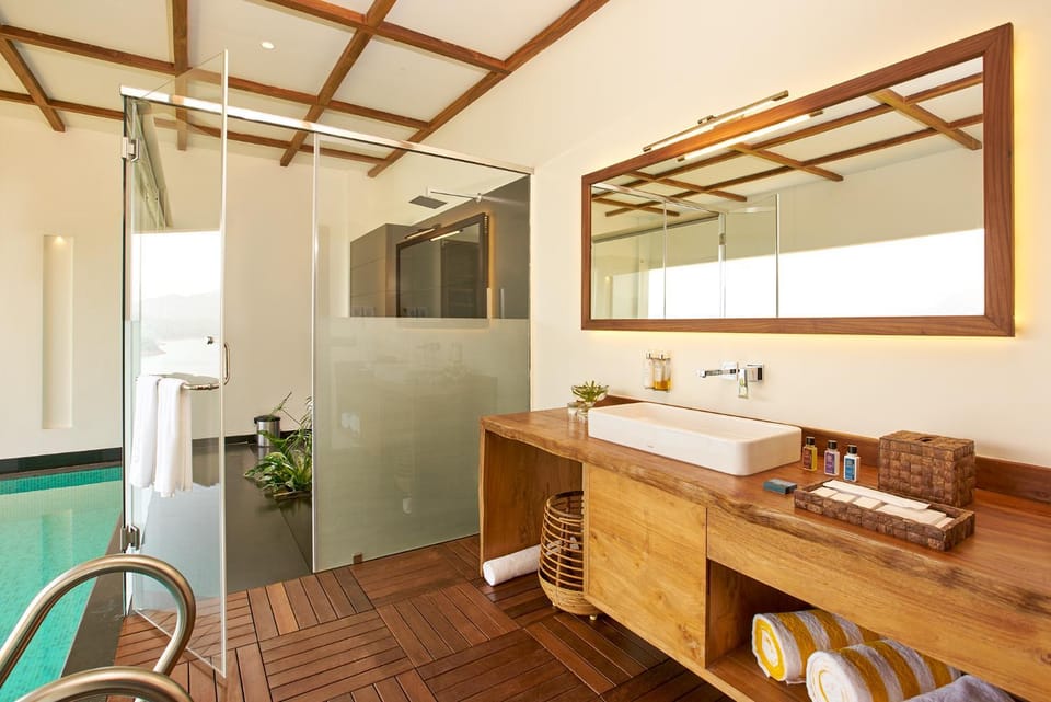 Bathroom, Swimming pool