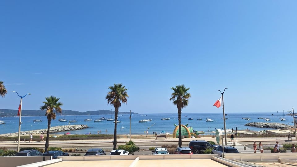 appartement Cavalaire face à la mer Apartment in Cavalaire-sur-Mer