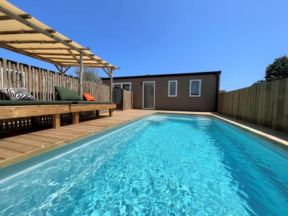 Day, Pool view, Swimming pool, pet friendly, pet friendly, air conditioner