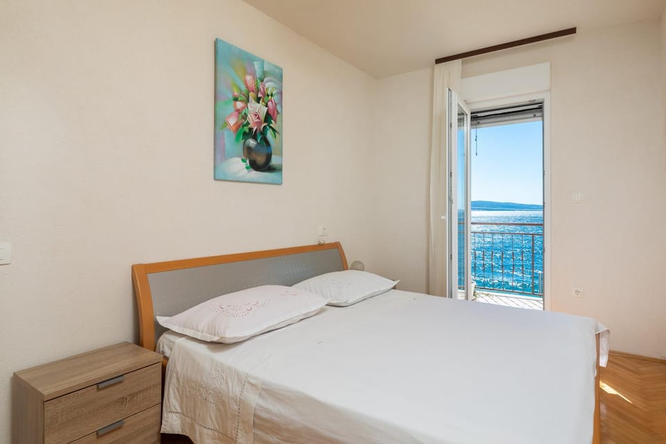Bed, Bedroom, Sea view
