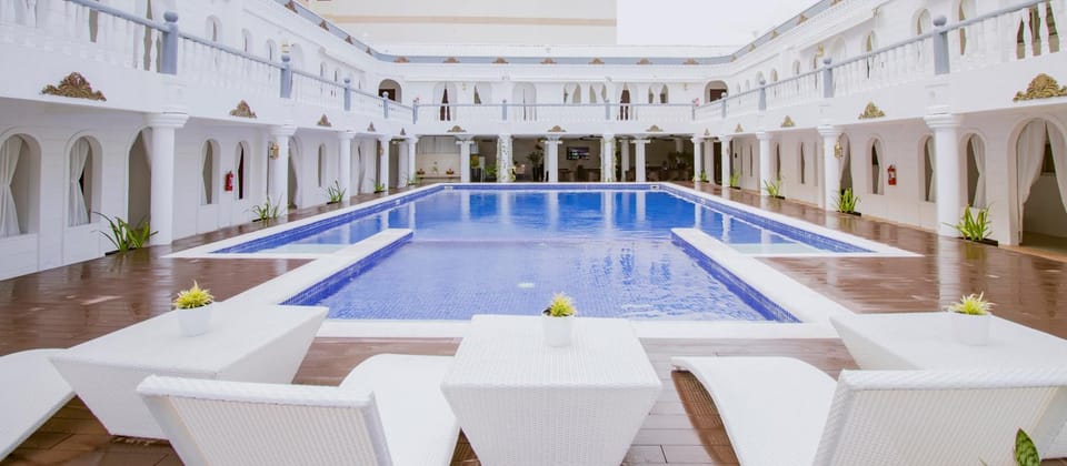 Pool view, Swimming pool, sunbed