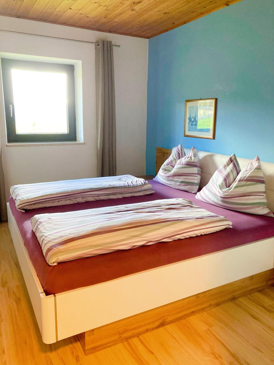 Bedroom, locker