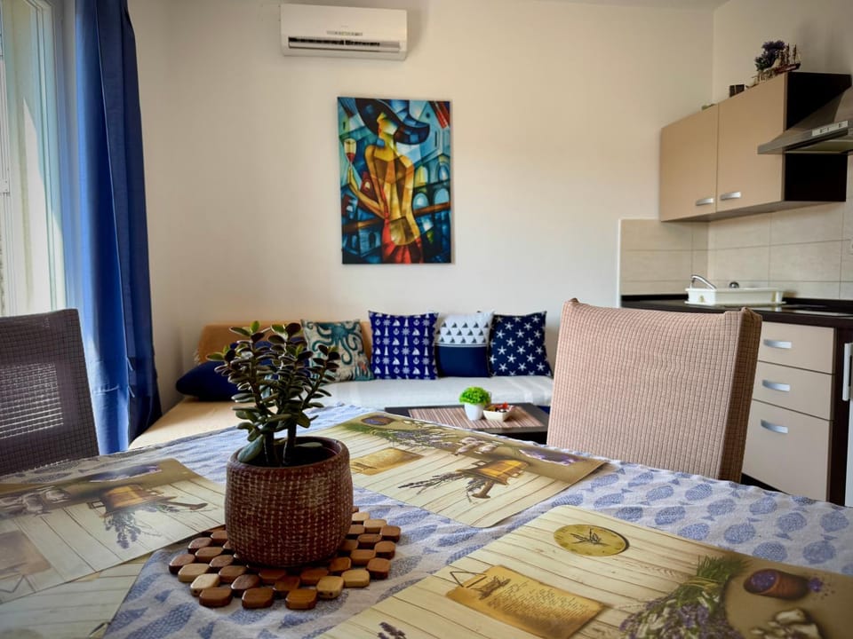 Living room, air conditioner