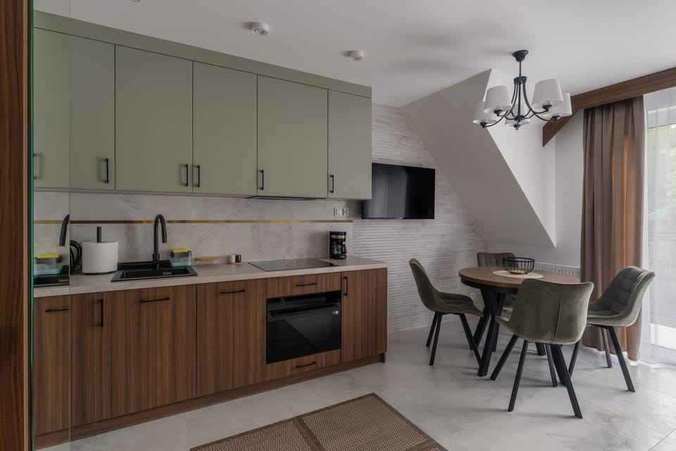 TV and multimedia, Coffee/tea facilities, Kitchen or kitchenette, Seating area, Dining area, stove