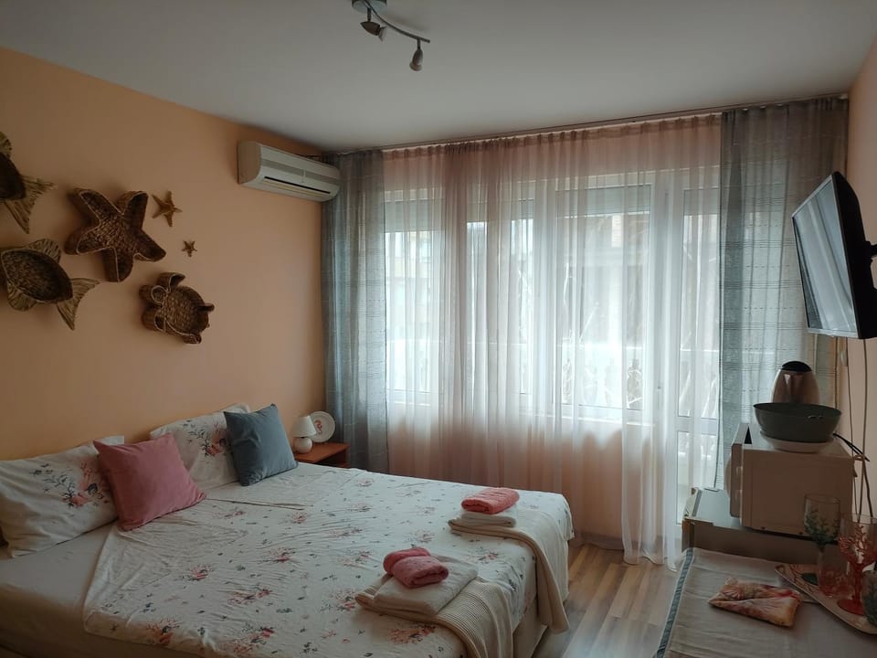 TV and multimedia, towels, air conditioner