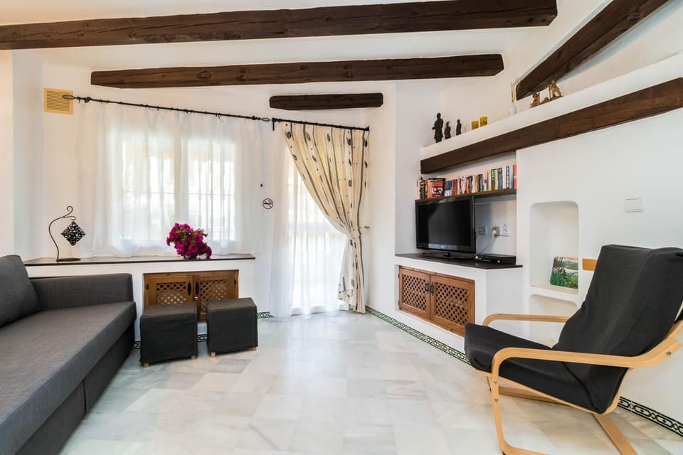 Communal lounge/ TV room, TV and multimedia, Living room