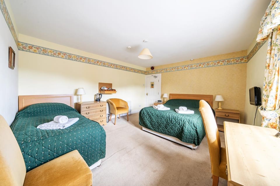 House - Sleeps 6 & paid off site parking available Apartment in Dunster