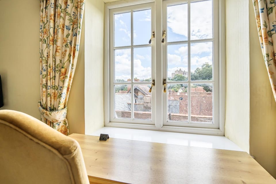 House - Sleeps 6 & paid off site parking available Apartment in Dunster