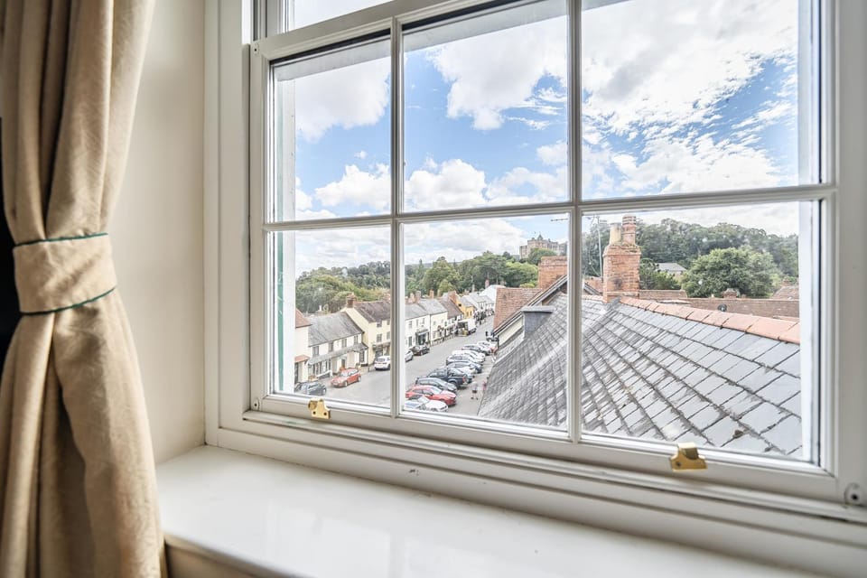 House - Sleeps 6 & paid off site parking available Apartment in Dunster