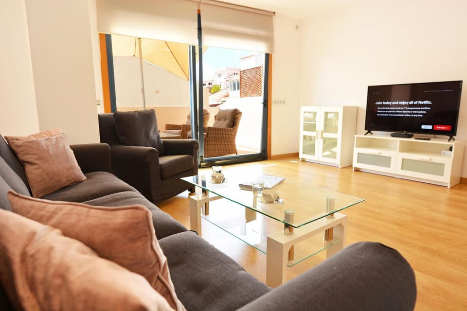 Communal lounge/ TV room, TV and multimedia, Living room, Seating area, Evening entertainment
