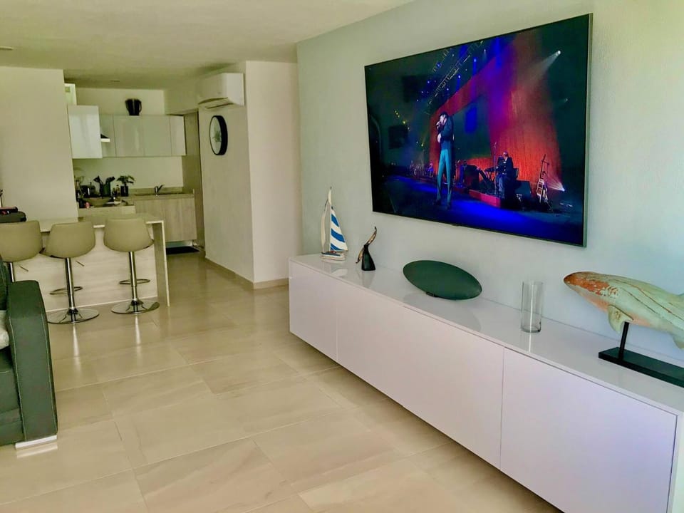 Restaurant/places to eat, Communal lounge/ TV room, TV and multimedia, Living room, kitchen