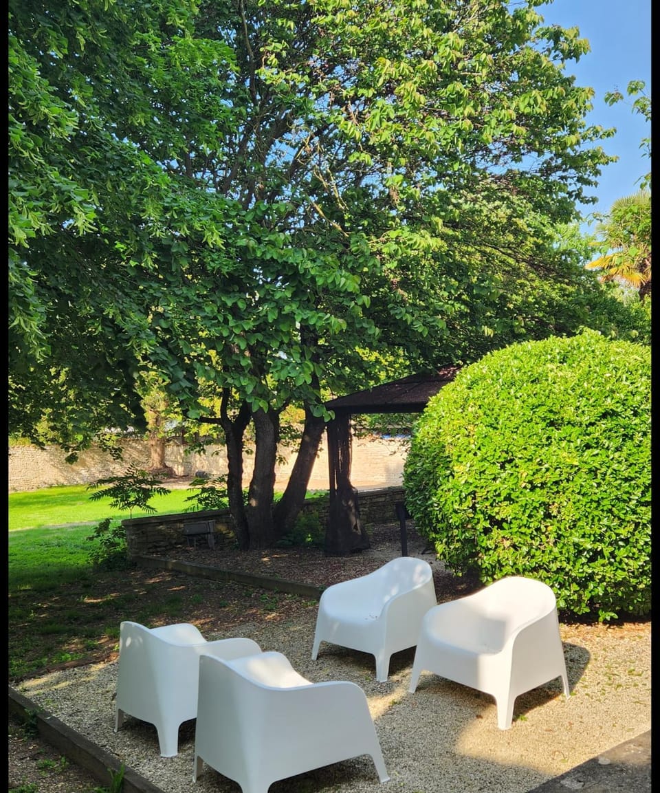 Maison Laurenza La grande suite 1760 Bed and Breakfast in Nouvelle-Aquitaine