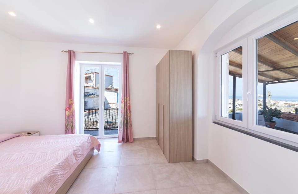 Bed, View (from property/room), Balcony/Terrace, Photo of the whole room, Bedroom, wardrobe