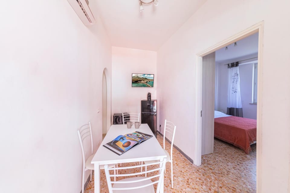 Communal lounge/ TV room, TV and multimedia, Coffee/tea facilities, Photo of the whole room, Bedroom, hair dresser