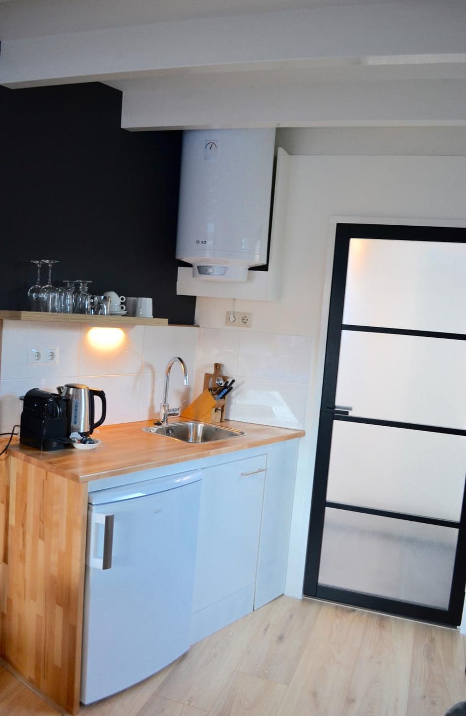 Kitchen or kitchenette
