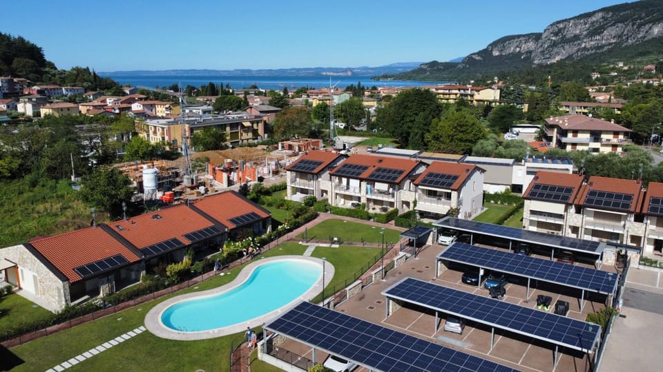 Property building, Neighbourhood, Bird's eye view, City view, Mountain view, Pool view, Street view, Swimming pool