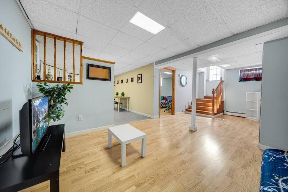Communal lounge/ TV room, TV and multimedia, Living room, Seating area, Evening entertainment