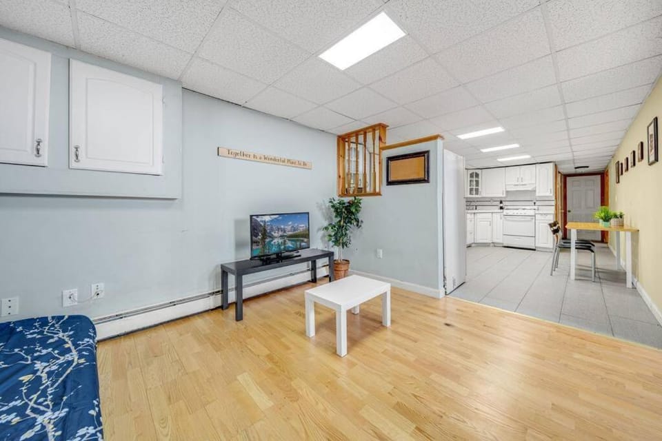 Communal lounge/ TV room, TV and multimedia, Kitchen or kitchenette, Dining area, Evening entertainment, oven