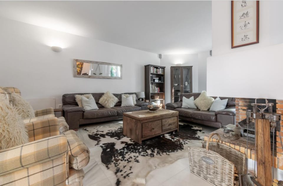 Luxury 3 Bed Townhouse in Puerto Banus Marbella House in Marbella