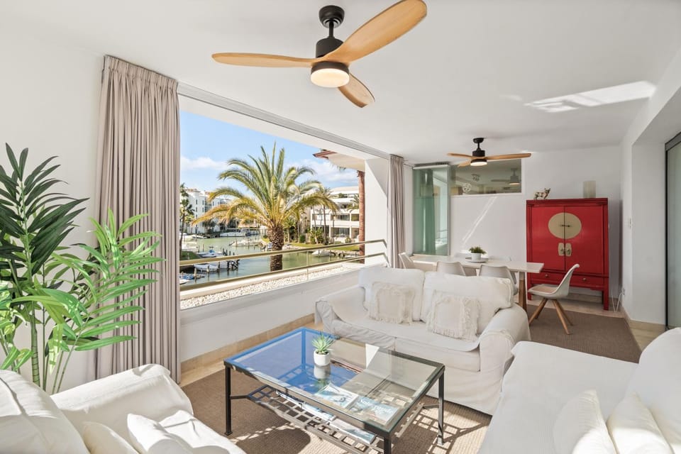 Seating area, sunbed
