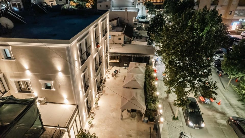 Property building, Neighbourhood