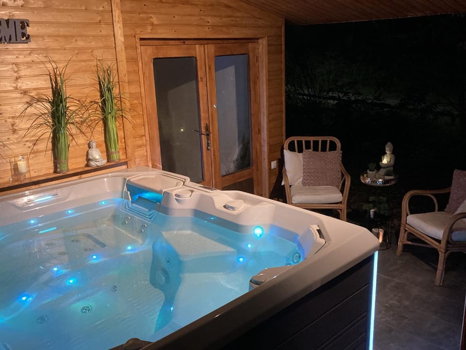 Hot Tub, Sauna, Spa and wellness centre/facilities