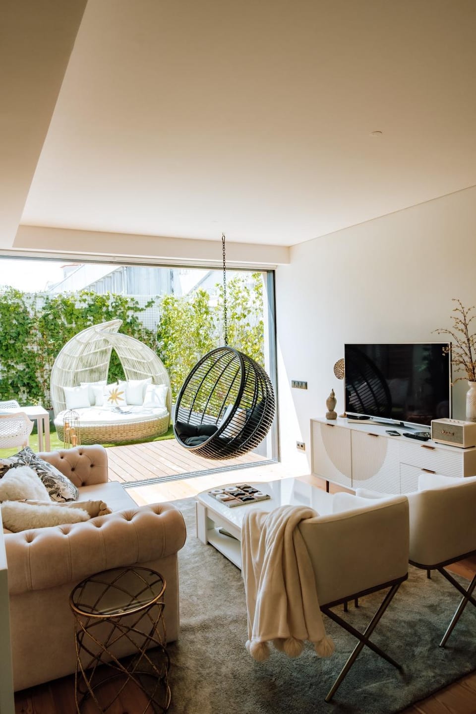 Communal lounge/ TV room, TV and multimedia, Living room, Seating area
