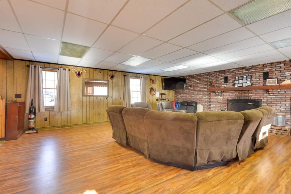 Serene Saxton Lodge 7 Mi to Lake Raystown! House in Raystown Lake