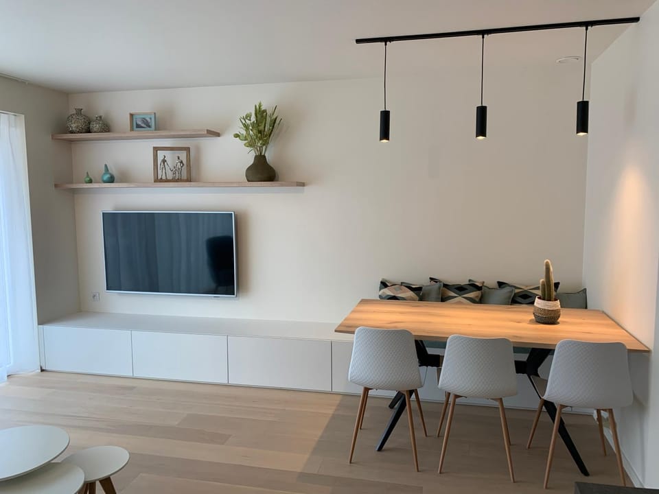 TV and multimedia, Dining area