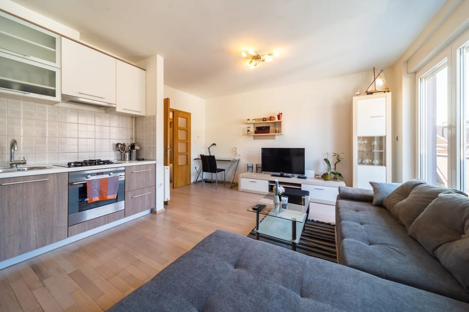 Communal lounge/ TV room, TV and multimedia, Kitchen or kitchenette, Living room
