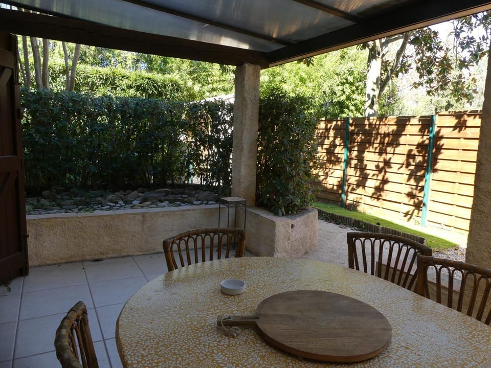 Rez de jardin au calme et proche mer Apartment in Mandelieu-La Napoule