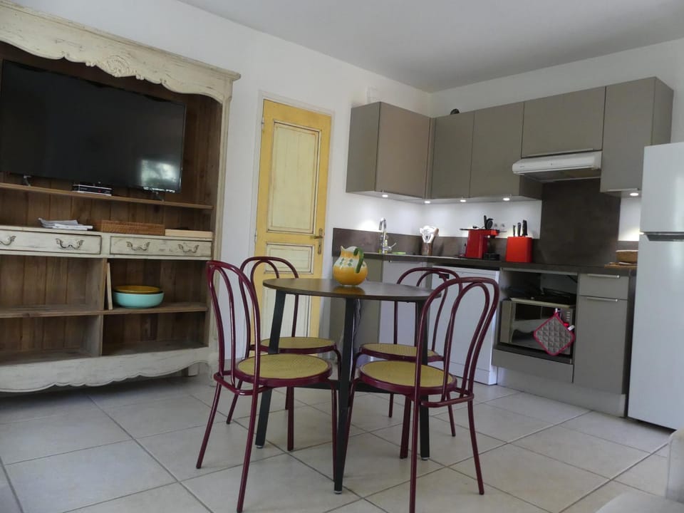 Rez de jardin au calme et proche mer Apartment in Mandelieu-La Napoule