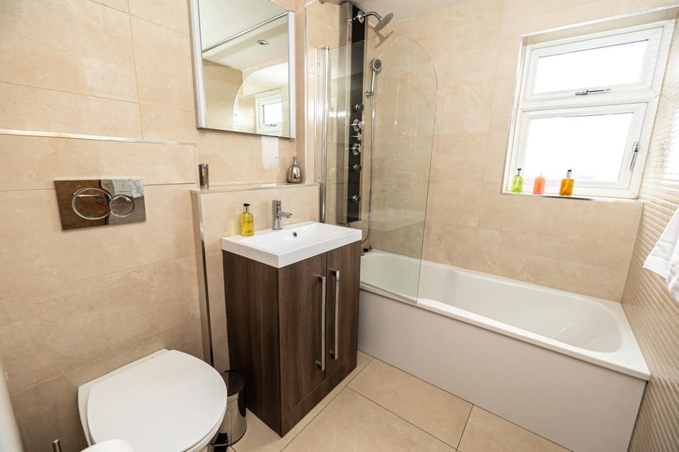 Shower, Toilet, Bathroom, Bath, towels