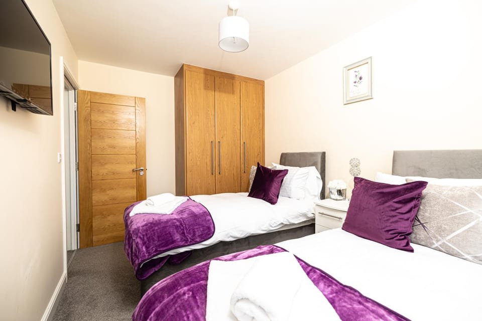 Bed, Bedroom, towels, wardrobe