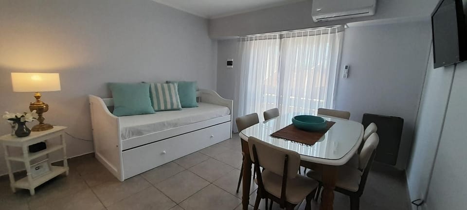 TV and multimedia, Seating area, Dining area, air conditioner